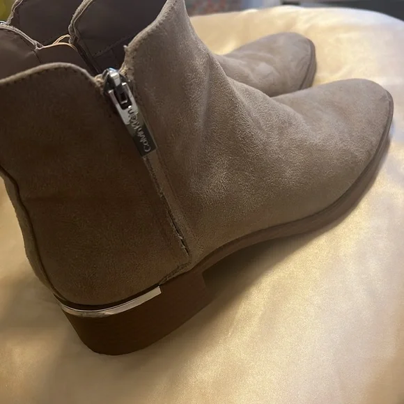 Used. Very comfortable - Picture 2 of 2